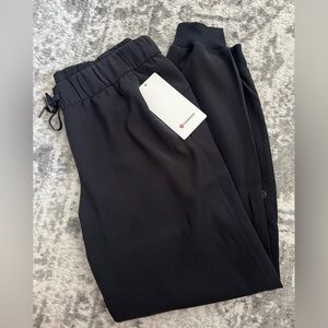 Lululemon On the Fly Woven Jogger Size 8 NWT